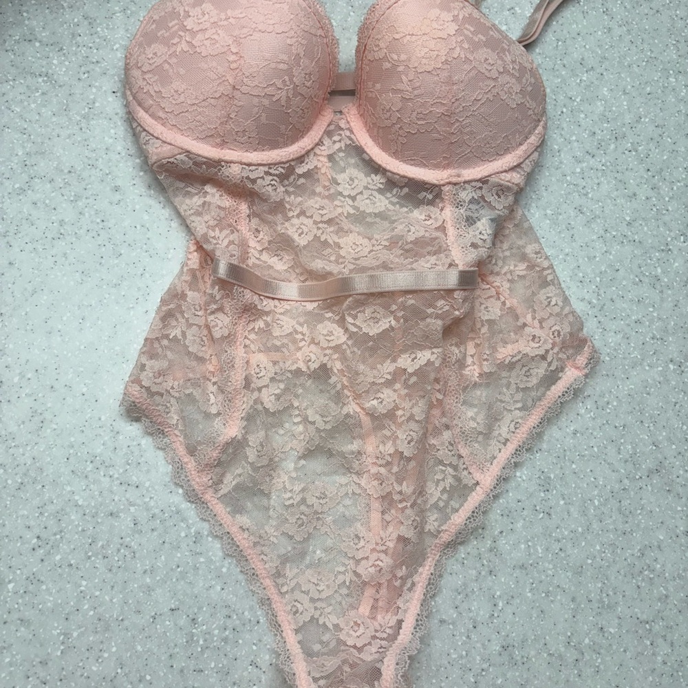 Elegant Lace Bodysuit in Pink